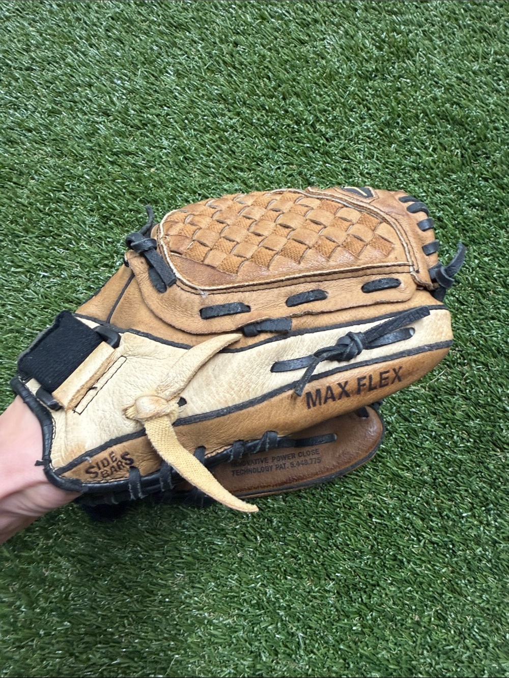 Mizuno Tan & Black Max Flex Men's Baseball Glove